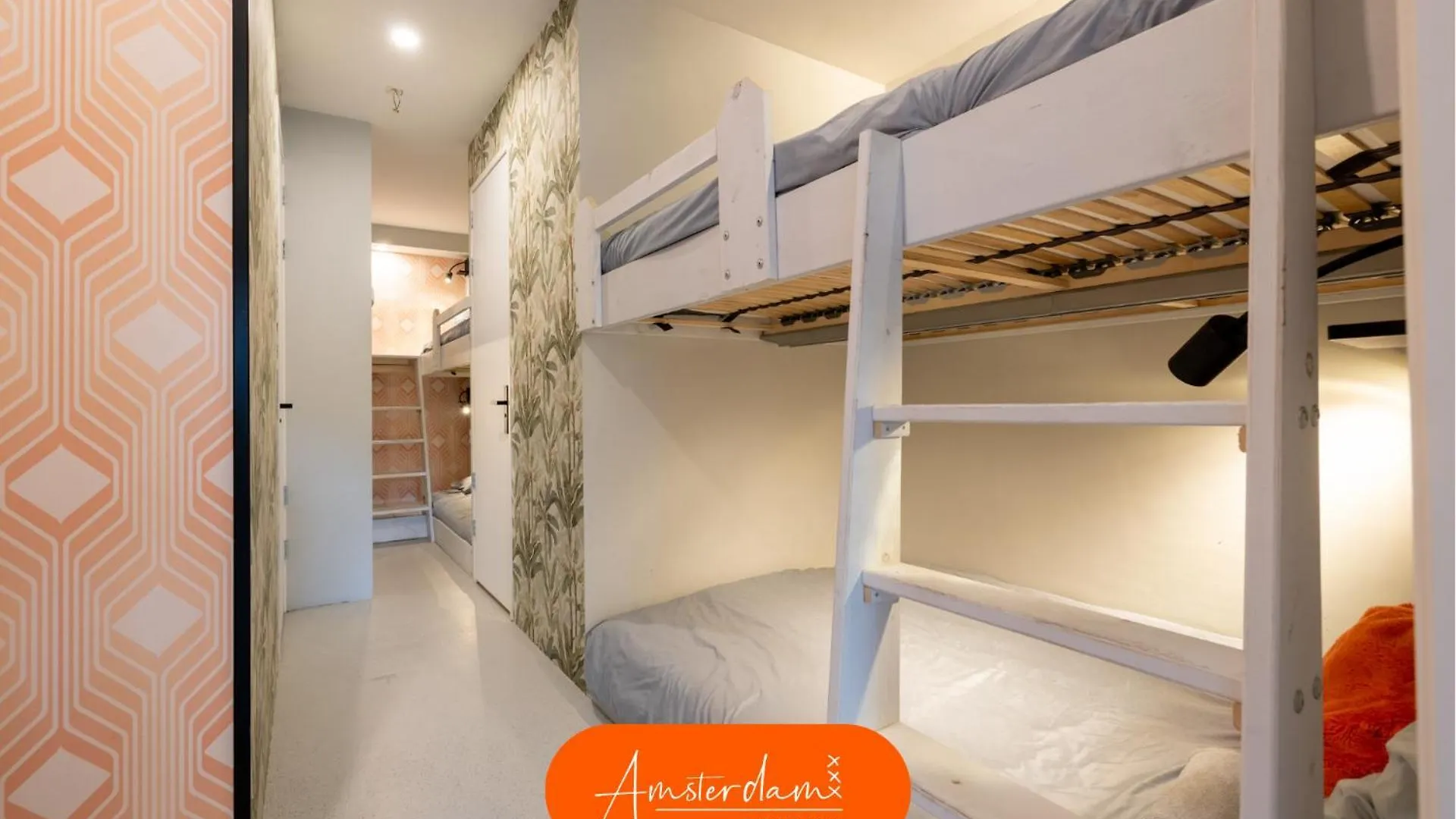 Amsterdam Group Stay - 26 Beds - Jacuzzi & Sauna Zwanenburg Villa