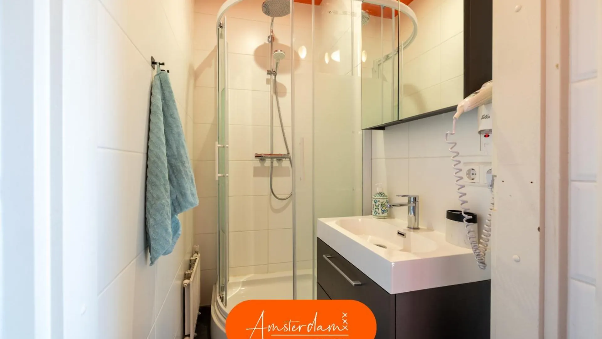 Amsterdam Group Stay - 26 Beds - Jacuzzi & Sauna Zwanenburg Villa