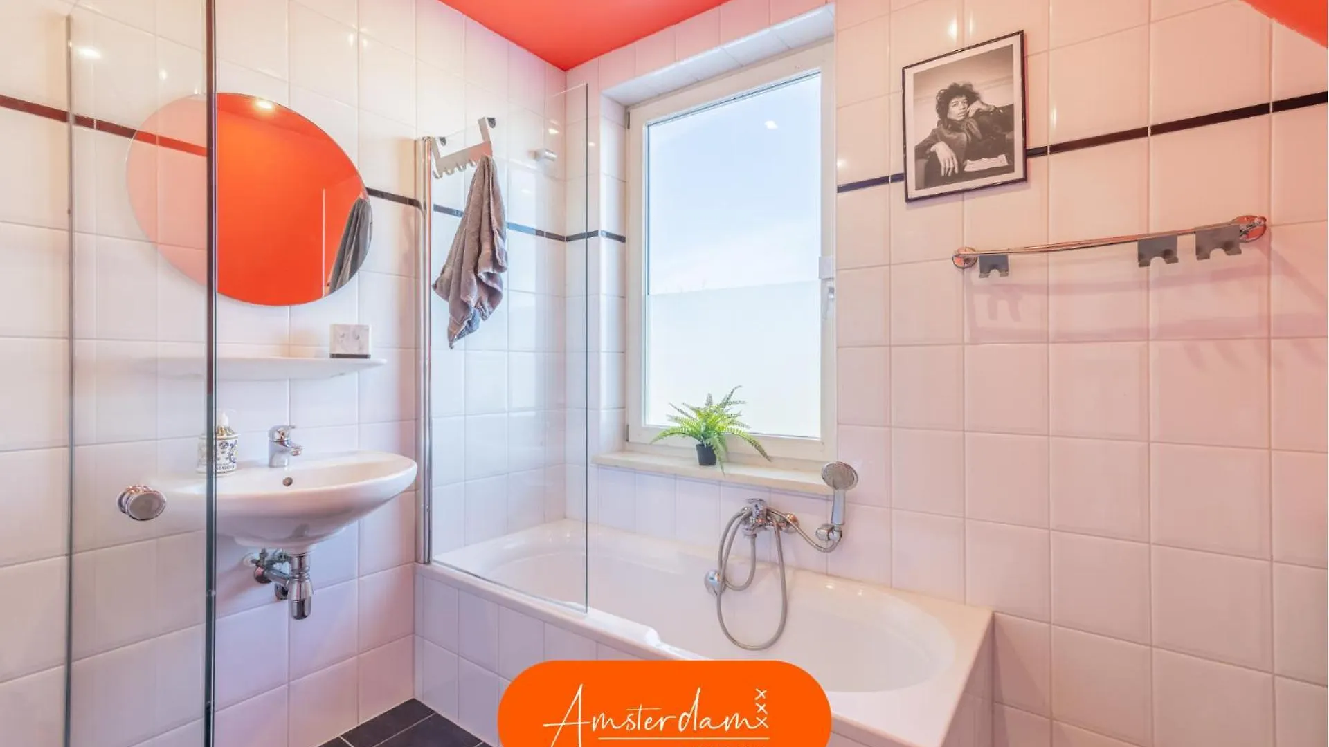 Villa Amsterdam Group Stay - 26 Beds - Jacuzzi & Sauna Zwanenburg Netherlands