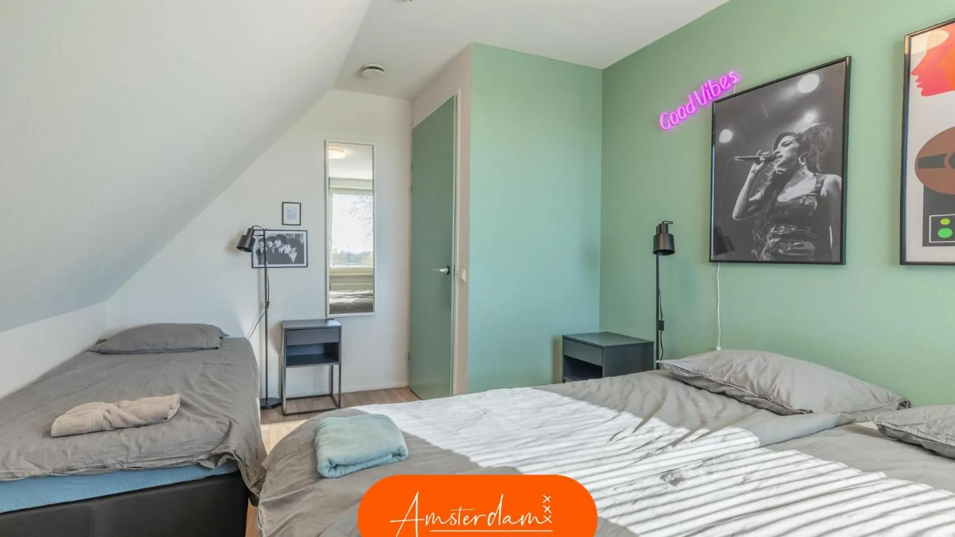 Villa Amsterdam Group Stay - 26 Beds - Jacuzzi & Sauna Zwanenburg